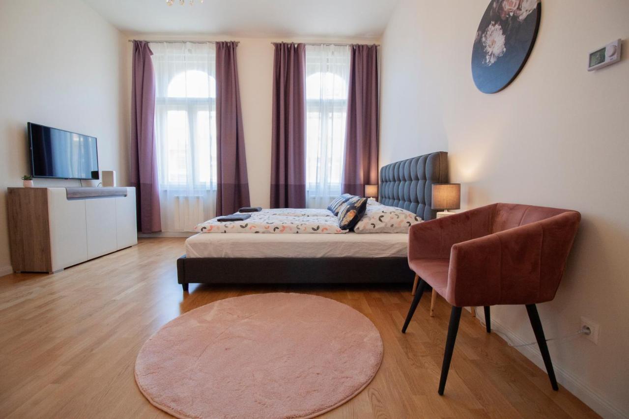 Stay Inn Apartments Stepanska Прага Экстерьер фото